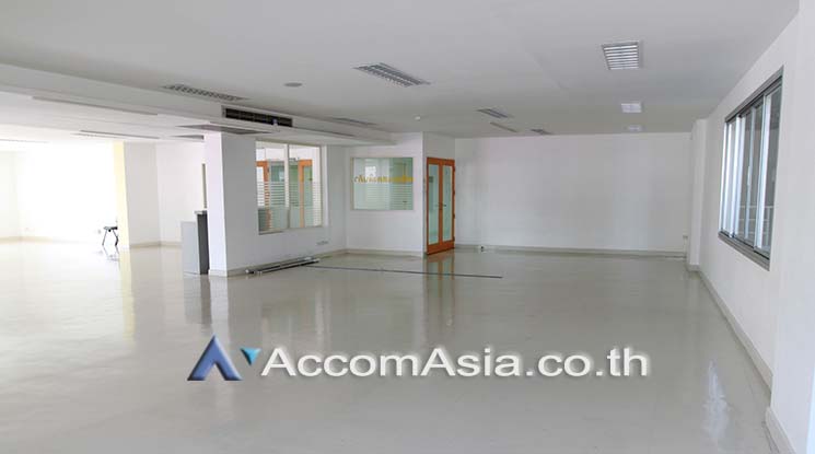 9  Office Space For Rent in Sukhumvit ,Bangkok BTS Ekkamai at Compomax Building AA18919